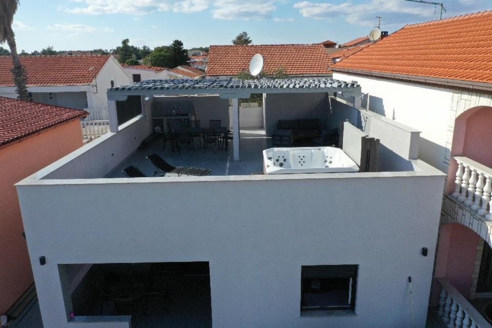 Villa Vila Pedinka à Vir Extérieur photo