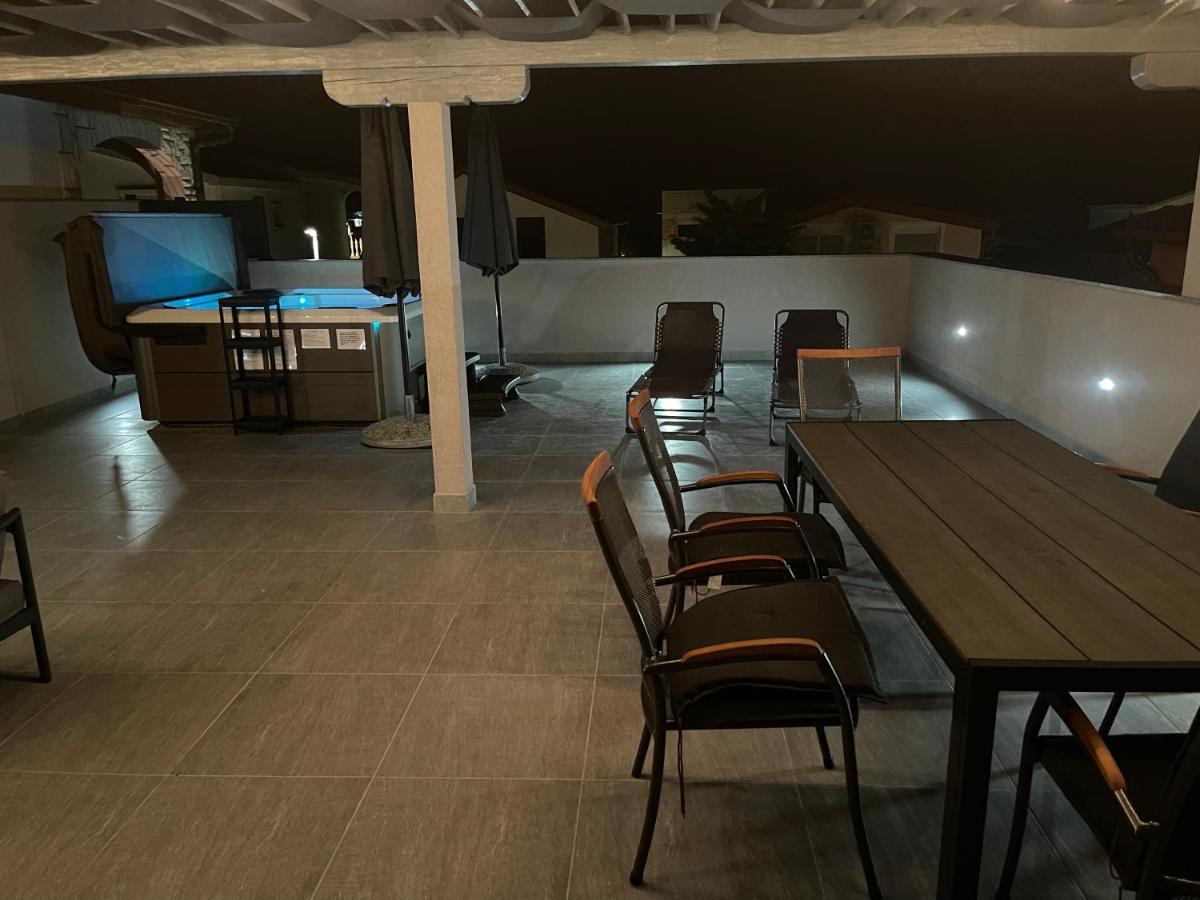 Villa Vila Pedinka à Vir Extérieur photo