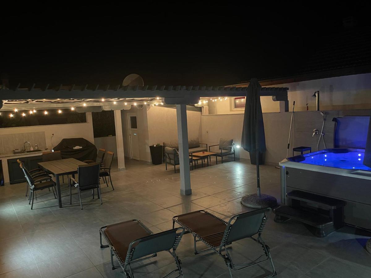 Villa Vila Pedinka à Vir Extérieur photo